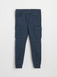 Jeansy regular jogger cargo - niebieski. Niebieskie jeansy męskie Sinsay. Za 99.99 zł.