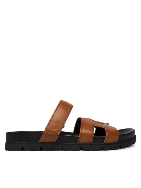 Guess Klapki FLJFAS ELE03 Brązowy jasny. Brązowe klapki damskie Guess, z aplikacjami, ze skóry, bez obcasa. Za 459.99 zł.