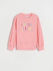 Bawełniana koszulka z nadrukiem - różowy. Czerwone koszulki dziewczęce Reserved, bez wzorów, z bawełny, bez ramiączek. W wyprzedaży za 25.99 zł.