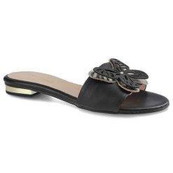 Czarne Klapki Damiss Modne Skórzane Letnie Buty. Czarne klapki damskie DAMISS, bez wzorów, z materiału, bez obcasa, na płaskiej podeszwie. Za 209.00 zł.