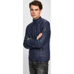 Guess Jeans - Kurtka. Niebieskie kurtki męskie Guess Jeans, l, z aplikacjami, z elastanu, bez kaptura. W wyprzedaży za 329.90 zł.