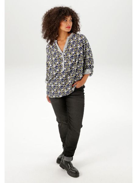 Aniston Bluzka w kolorze oliwkowo-biało-granatowym rozmiar: 54. Białe bluzki damskie Aniston, bez wzorów, z wiskozy, bez kołnierzyka, bez ramiączek. Za 95.99 zł.