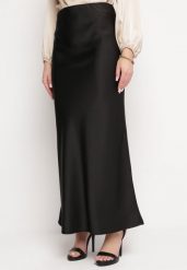 Czarna Satynowa Spódnica Maxi Shapas. Czarne spódniczki damskie Born2be, l, bez wzorów, z satyny, z podwyższonym stanem, maxi. Za 89.99 zł.