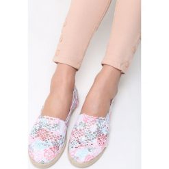 Jasnoniebieskie Espadryle Love Me. Espadryle damskie Born2be, bez wzorów, z koronki, bez obcasa, na płaskiej podeszwie. Za 39.99 zł.