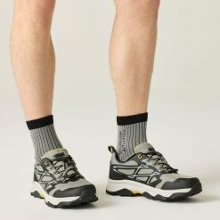 Buty męskie Blaze II. Czarne buty trekkingowe męskie Regatta, z gumy, bez zapięcia, trekkingowe. Za 269.50 zł.