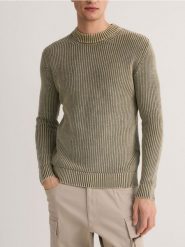 Bawełniany sweter - oliwkowy. Zielone swetry męskie Reserved, l, bez wzorów, z bawełny, bez kołnierzyka. W wyprzedaży za 69.99 zł.