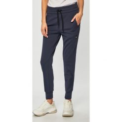Reebok - Spodnie. Niebieskie spodnie sportowe damskie Reebok, s, z dzianiny. Za 229.90 zł.
