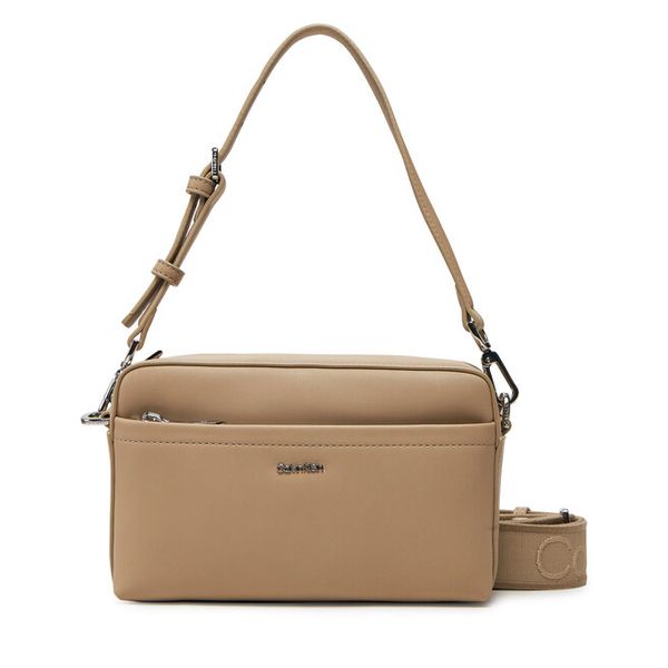 Torebka Calvin Klein. Brązowe torebki klasyczne damskie CALVIN KLEIN, bez wzorów, bez dodatków. Za 279.99 zł.