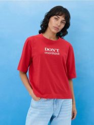 Bawełniana koszulka z napisem - czerwony. Czerwone t-shirty damskie Sinsay, l, bez wzorów, z bawełny, bez kołnierzyka. Za 25.99 zł.