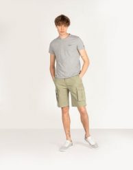 Pepe Jeans Szorty "Journey" | PM800843 | Journey | Mężczyzna | Khaki. Brązowe szorty męskie Pepe Jeans, z bawełny, bez kołnierzyka. W wyprzedaży za 159.00 zł.