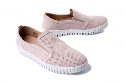 MANITU 840137-42 rosa, półbuty damskie. Czerwone półbuty damskie Manitu, bez wzorów, bez obcasa. Za 319.90 zł.