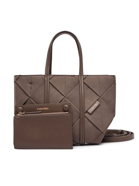 Calvin Klein Torebka Woven Sueded Mini Tote Crossbody LV04F3696G Brązowy. Brązowe torebki klasyczne damskie CALVIN KLEIN, bez wzorów, ze skóry, bez dodatków. Za 489.99 zł.