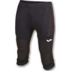 Spodenki do piłki nożnej bramkarskie męskie Joma Protect. Czarne szorty męskie Joma, bez kołnierzyka. W wyprzedaży za 115.00 zł.