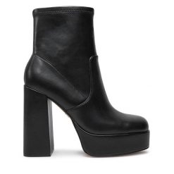 Botki Aldo. Czarne botki damskie Aldo, bez obcasa, na słupku, bez zapięcia. Za 439.99 zł.