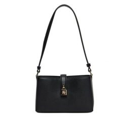 Torebka KARL LAGERFELD. Czarne torebki klasyczne damskie Karl Lagerfeld, bez wzorów, bez dodatków. Za 599.99 zł.