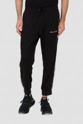 ARMANI EXCHANGE Czarne spodnie dresowe. Czarne spodnie dresowe męskie Armani Exchange, bez wzorów, z dresówki. W wyprzedaży za 441.99 zł.