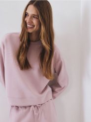 Bluza z dodatkiem modalu - pastelowy róż. Czerwone bluzy bez kaptura damskie Reserved, l, z dzianiny. W wyprzedaży za 79.99 zł.
