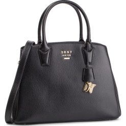 Torebka DKNY - Hutton-Th Satchel-Pe R84DA846 Blk/Gold BGD. Czarne torebki klasyczne damskie DKNY, bez wzorów, ze skóry, bez dodatków. W wyprzedaży za 679.00 zł.