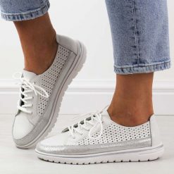 Białe ażurowe skórzane półbuty damskie Cambell 94307. Białe półbuty damskie Cambell, w ażurowe wzory, ze skóry, klasyczne, bez obcasa. Za 179.00 zł.