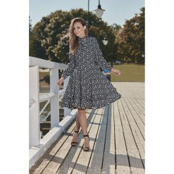 Piękna rozkloszowana sukienka l269. Sukienki damskie Lemoniade, l, z aplikacjami, z materiału, bez kołnierzyka, bez ramiączek, maxi, rozkloszowane. Za 249.00 zł.