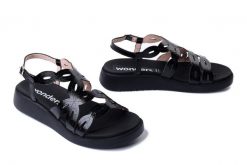 WONDERS C-6542 negro, sandały damskie. Czarne sandały damskie Wonders, bez wzorów, ze skóry, bez obcasa, na obcasie. Za 431.92 zł.