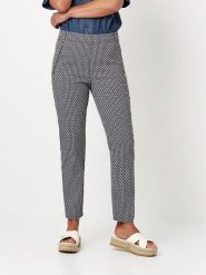 Relaxed by TONI Spodnie materiałowe w kolorze granatowym rozmiar: W46. Niebieskie spodnie materiałowe damskie Relaxed by TONI, bez wzorów, z materiału. Za 127.35 zł.