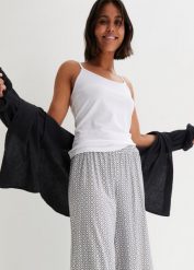 Top na cienkich ramiączkach (2 szt.), z czystej bawełny organicznej. Białe topy damskie bonprix, bez wzorów, z bawełny, bez kołnierzyka. Za 37.98 zł.