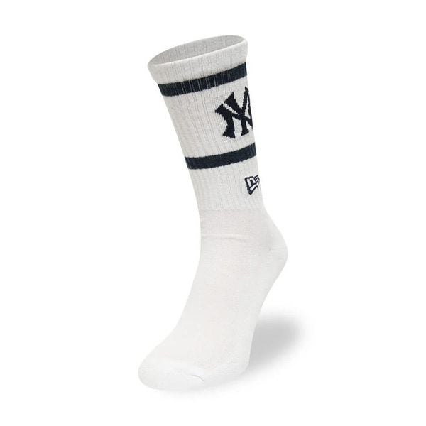Skarpetki New York Yankees Premium. Białe skarpetki damskie New Era, bez wzorów, z bawełny. Za 129.99 zł.
