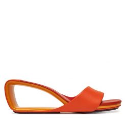 Klapki United Nude. Brązowe klapki damskie United Nude, bez wzorów, bez obcasa. Za 1,089.00 zł.