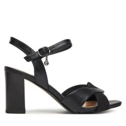 Sandały Lasocki. Czarne sandały damskie Lasocki, bez wzorów, bez obcasa, na słupku. Za 219.99 zł.