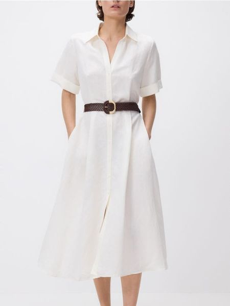 Sukienka midi z lnem - biały. Białe sukienki damskie Reserved, l, bez wzorów, z wiskozy, bez kołnierzyka, bez ramiączek, midi, rozkloszowane. Za 199.99 zł.