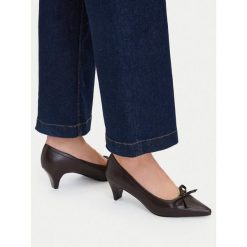 Czółenka JENNY. Brązowe czółenka damskie Jenny, bez wzorów, bez obcasa. Za 139.99 zł.