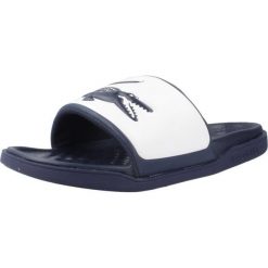 Klapki Lacoste Model Serve Slide Dual Kolor Niebieski. Niebieskie klapki i japonki męskie Lacoste, z syntetyku. Za 333.90 zł.