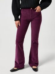 Wrangler Spodnie sztruksowe w kolorze fioletowym rozmiar: W28/L30. Różowe spodnie materiałowe damskie Wrangler, bez wzorów, ze sztruksu. Za 165.31 zł.