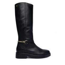 Oficerki Tommy Hilfiger. Czarne kozaki damskie Tommy Hilfiger, bez obcasa, na płaskiej podeszwie. Za 1,299.00 zł.