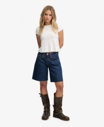 Superdry Mid Rise Baggy Jorts Szorty jeansowe – Luźny krój. Niebieskie szorty damskie Superdry., z aplikacjami, z bawełny. Za 251.70 zł.