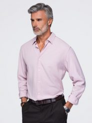 Wiskozowo-lniana koszula męska o kroju regular - pastelowy róż V3 - Rozmiar: XL. Czerwone koszule męskie Ombre Clothing, m, bez wzorów, z denimu, bez kołnierzyka, bez ramiączek. W wyprzedaży za 129.99 zł.