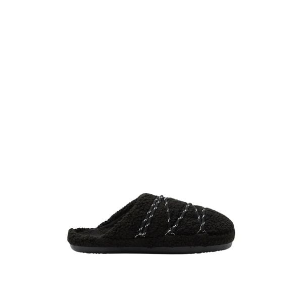 Kapcie Moon Boot Teddy. Brązowe kapcie damskie Moon Boot, z gumy. Za 378.00 zł.