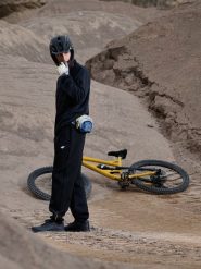 4F Spodnie dresowe joggery męskie - czarne XL. Czarne spodnie dresowe męskie 4f, bez wzorów, z dresówki. Za 189.99 zł.