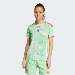 Koszulka Italy 25 (Women's Team) Away Authentic. Zielone bluzki sportowe damskie Adidas, s, z materiału, bez kołnierzyka, bez ramiączek. Za 699.00 zł.