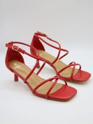 Bellucci Sandały w kolorze czerwonym rozmiar: 40. Czerwone sandały damskie Bellucci, bez wzorów, bez obcasa, na koturnie. Za 100.99 zł.