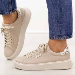 Beżowe skórzane półbuty damskie na platformie Potocki 19398. Brązowe półbuty damskie POTOCKI, bez wzorów, z jeansu, casualowe, z okrągłym noskiem, bez obcasa, na platformie. Za 229.00 zł.