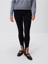 Legginsy z wiskozą - czarny. Czarne legginsy damskie Reserved, l, bez wzorów, z dzianiny. Za 89.99 zł.