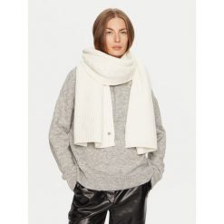 Szalik Guess. Białe szaliki i kominy damskie Guess, z aplikacjami. Za 379.99 zł.