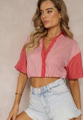 Czerwona Bluzka Krótka w Stylu Retro na Guziki Ozdobiona Paskami Fito. Czerwone bluzki damskie Renee, bez wzorów, retro, bez kołnierzyka, bez ramiączek. Za 39.99 zł.