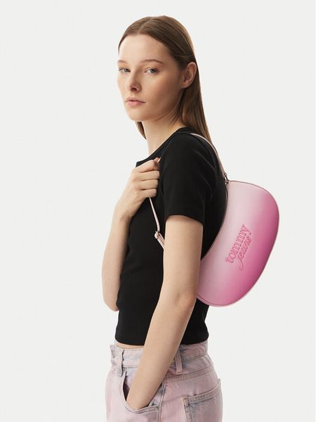 Tommy Jeans Torebka Tjw Must Degrade Shoulder Bag AW0AW18774 Różowy jasny. Czerwone torebki klasyczne damskie Tommy Jeans, bez wzorów, z jeansu, bez dodatków. Za 369.99 zł.