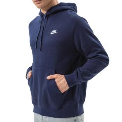 Bluza sportowa męska BV2654-410 z kapturem. Niebieskie bluzy sportowe męskie Nike, bez wzorów, sportowe, bez kołnierzyka, bez ramiączek. Za 199.00 zł.