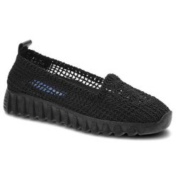 Półbuty damskie New Performance, z ażurowego materiału tekstylnego z wsuwaną konstrukcją elastycznym wykończeniem cholewki i masywną profilowaną pode. Czarne półbuty damskie Ravini, w ażurowe wzory, eleganckie, bez obcasa. Za 119.00 zł.