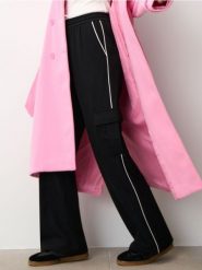 Spodnie high waist - czarny. Czarne spodnie materiałowe damskie Sinsay, bez wzorów, z podwyższonym stanem. W wyprzedaży za 22.99 zł.