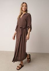 Brązowa Bawełniana Sukienka Koszulowa z Paskiem i Regulowanymi Rękawami Sadevia. Brązowe sukienki damskie Born2be, do pracy, l, bez wzorów, z bawełny, biznesowe, bez kołnierzyka, bez ramiączek, maxi, koszulowe. Za 119.99 zł.